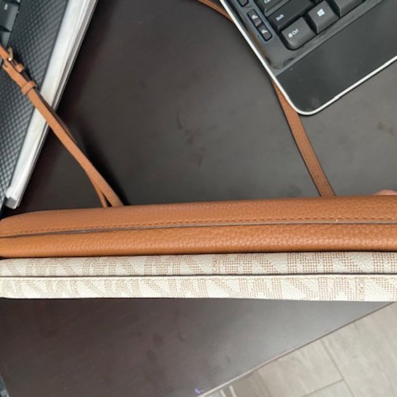 Authentic Beige Michael Kors Crossbody Logo Purse - Picture 9 of 10